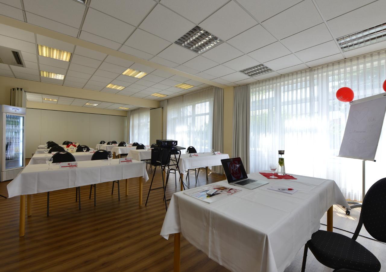 Michel Hotel Frankfurt Airport Ruesselsheim Exterior photo