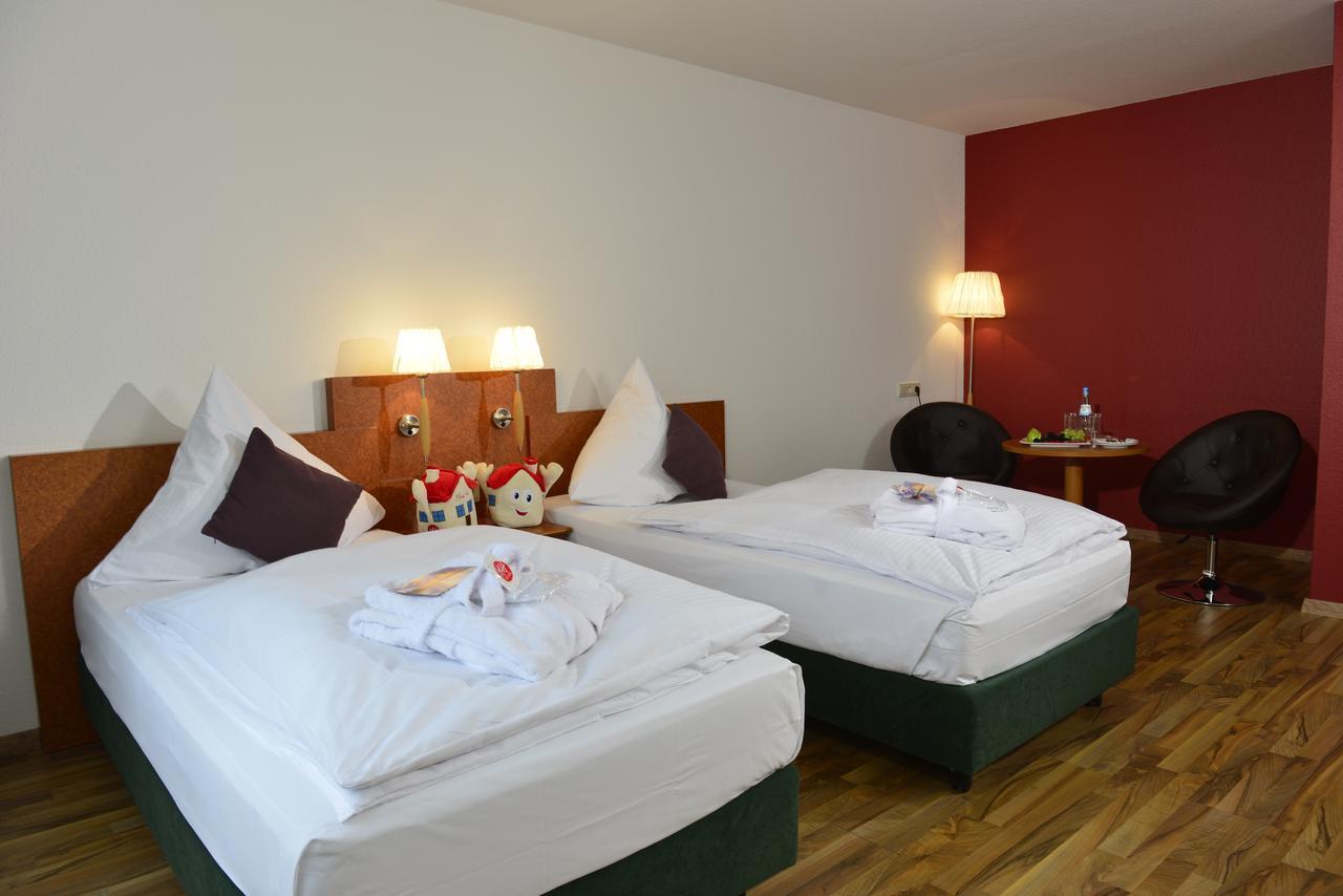 Michel Hotel Frankfurt Airport Ruesselsheim Exterior photo