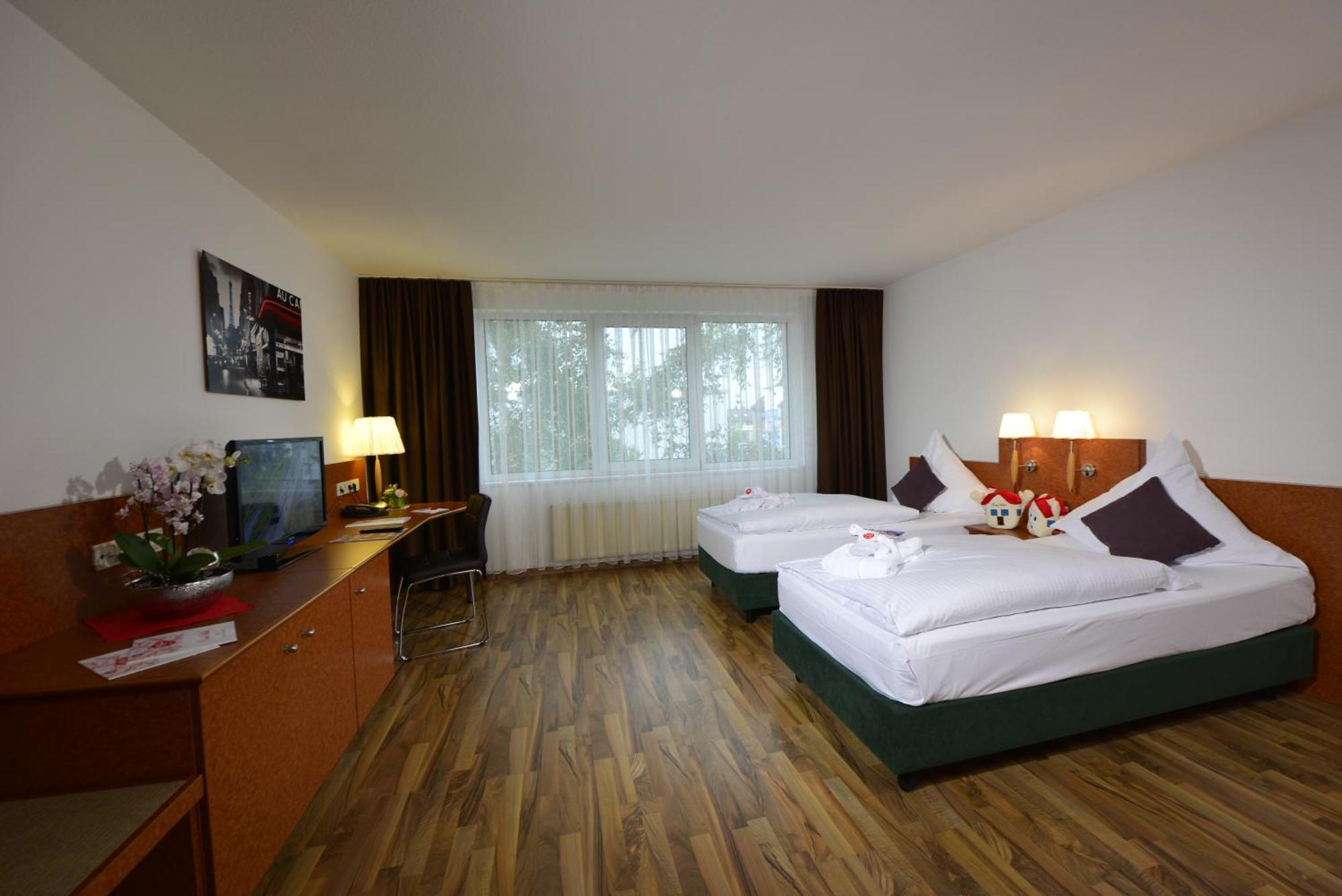 Michel Hotel Frankfurt Airport Ruesselsheim Exterior photo